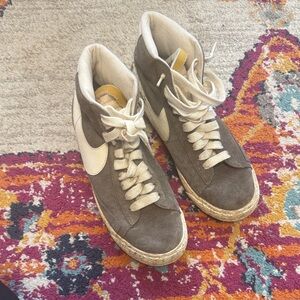 Nike Blazer Stylish Women's High-Top Gray Sneakers 8.5